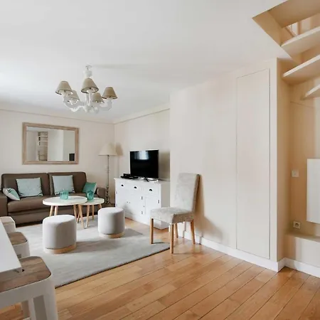 Amazing Duplex 4p- Louvre Museum 巴黎